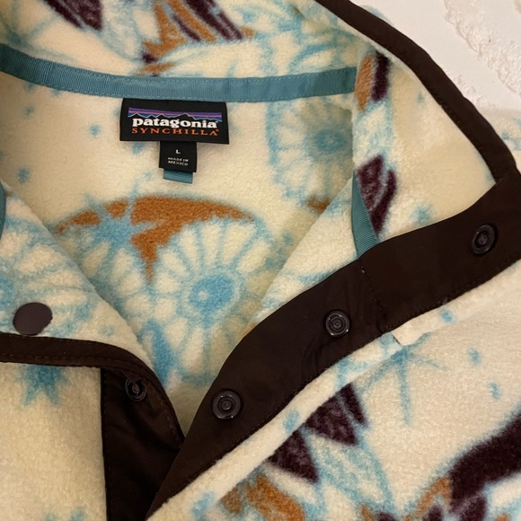 Patagonia women’s Synchilla Fleece in Cream and Blue - Picture 3 of 9